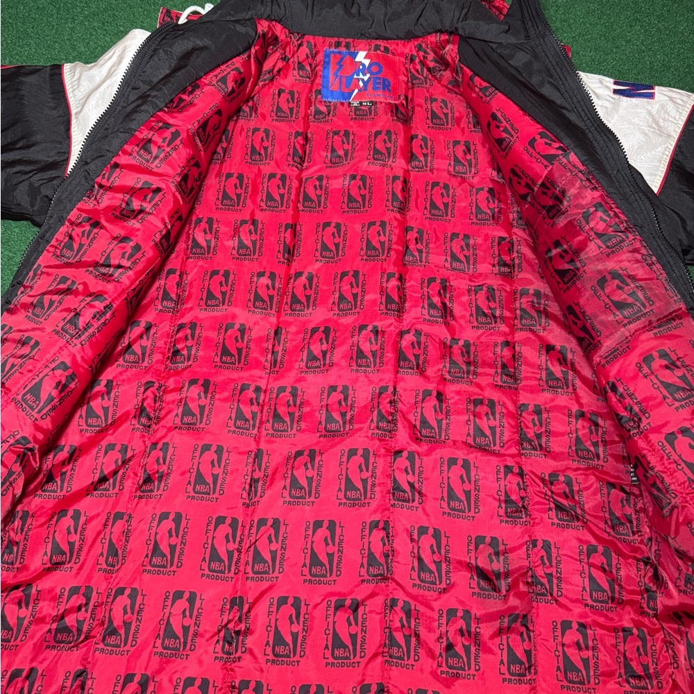 Vintage 90s Chicago Bulls Puffer Coat, Starter Jacket, Michael Jordan NBA (XL) - Picture 5 of 9